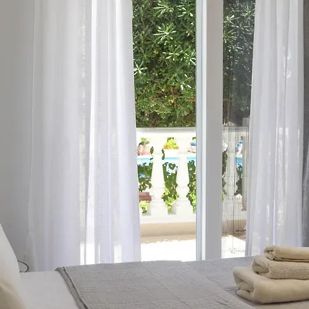 Luxury With Pool View - Playa Real Beachfront Apartment