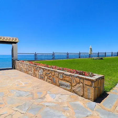 Luxury With Pool View - Playa Real Beachfront Apartment Marbella
